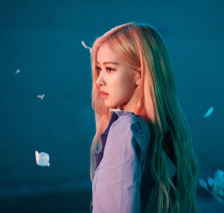 ​BLackpINK L1SA tweet media