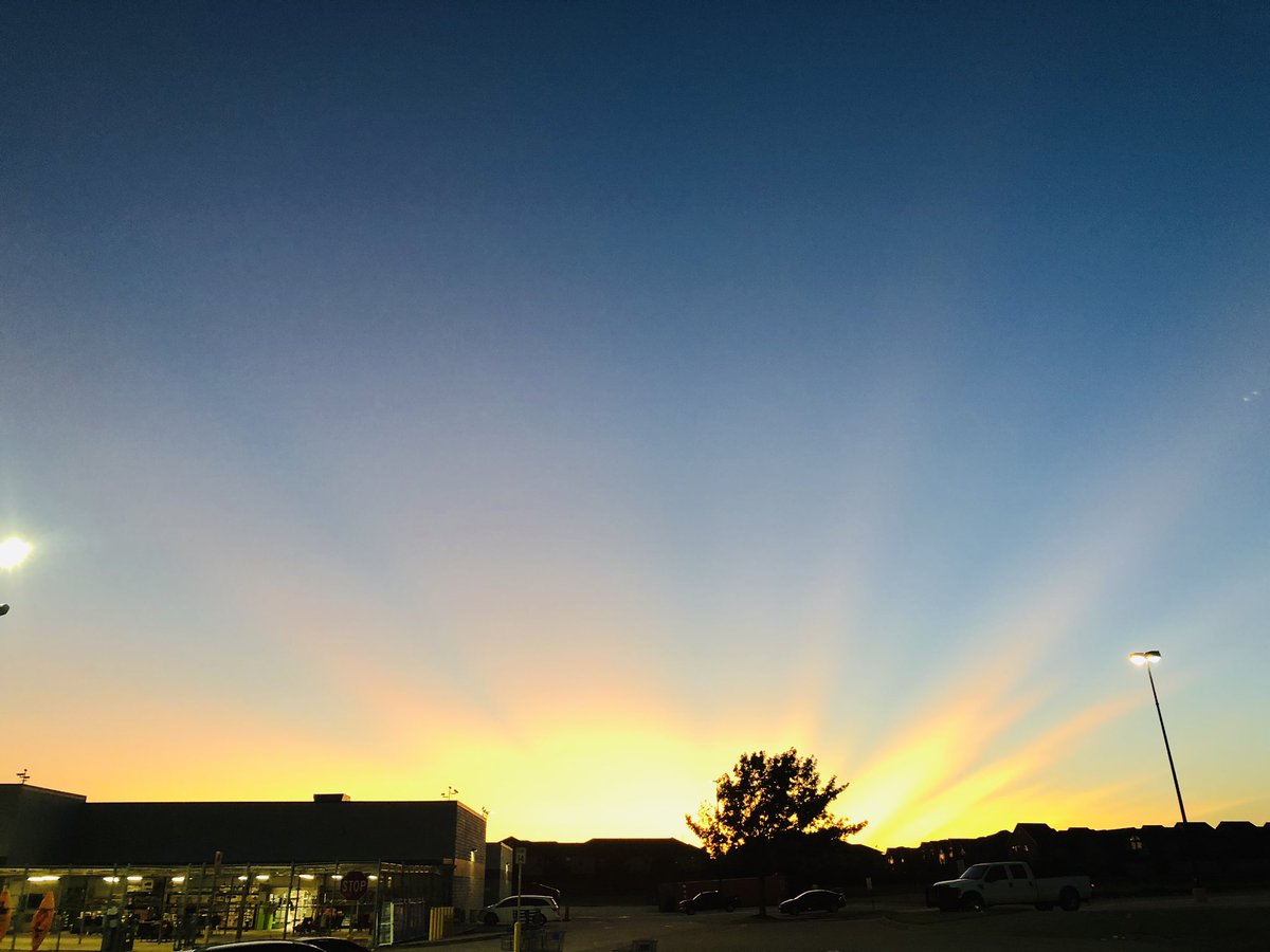 kcop's tweet photo. @weatherchannel Stripes in sky from Irving, TX the evening of 8/12/2019. https://t.co/QFZEVgCLGi