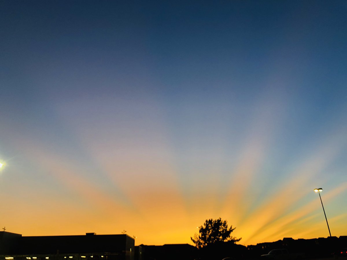 kcop's tweet photo. @weatherchannel Stripes in sky from Irving, TX the evening of 8/12/2019. https://t.co/QFZEVgCLGi