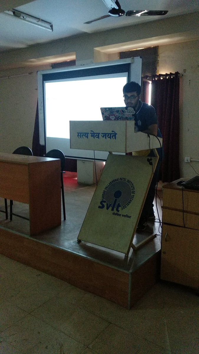 mozneurons's tweet photo. We have @pranitb10 taking the session now...
#MachineLearning  #mlseries https://t.co/nS7xGgsEoy