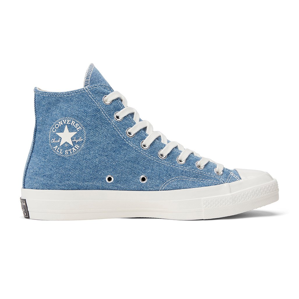 HYPEBEAST's tweet photo. #Converse has reimagined the Chuck 70 High and Ox Low under its new Renew Denim line. Made in collaboration with Beyond Retro, the three-colorway selection sustainably repurposes denim jeans with at least one pair used per set of Chucks: https://t.co/bmwiLB2TmW
Photo: Converse https://t.co/ebUcAVrm27