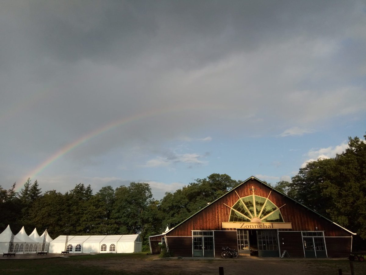 Schoonheid in de ochtend van een nieuwe opbouwdag #glf2019 #gracelandoveral #zonnehal
En nog heel veel moois onderweg! Check 't programma en koop je tickets op gracelandfestival.nl