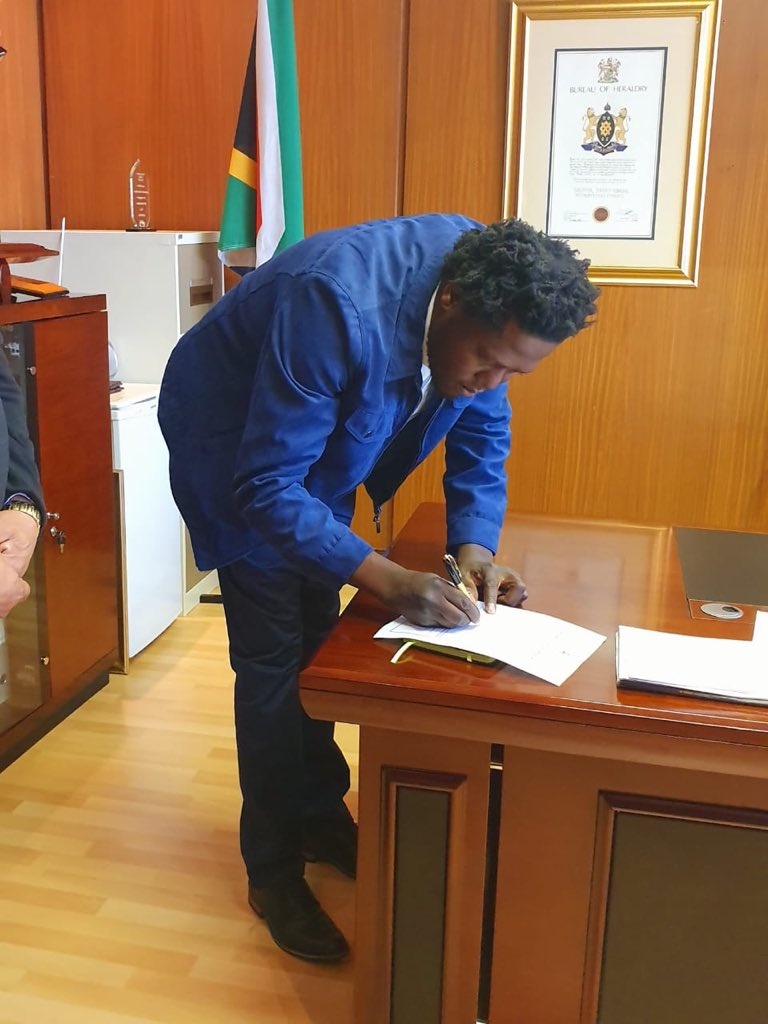 CoJSpeaker's tweet photo. This morning it gives me great pleasure to welcome and officially swear in @GautengANC Cllr. Kenneth Mduduzi Mgaga. He has taken an affirmation to be faithful to the Republic of South Africa and obey all laws and serve @CityofJoburgZA to the best of his ability. Welcome Cllr! https://t.co/XOZw7hk0vc