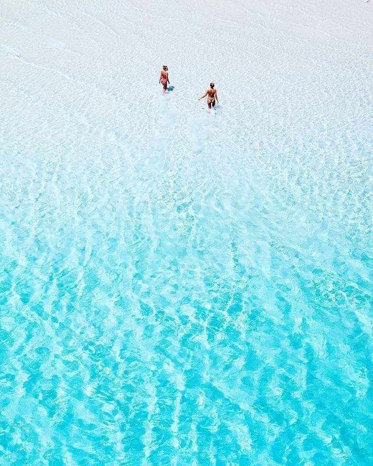 .

노자는

학문을 한다는 것은 매일 매일 보태는 것이고

도(깨닫는)를 한다는것은 매일 매일 덜어 내는 것이다

덜어내고 또 덜어내서 행함이 없는 '무위'에 이르면

행함이 없으면서도 하지 못하는 것이 없다

자신의 마음을 비우고 또 비워 텅텅 비워내면

희 ㆍ노ㆍ애ㆍ락에 휘둘리지 않을거다

.