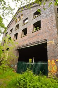 Stalybridgefoto's tweet photo. Taken at the old LNWR railway warehouse. This was built in 1885 and was part of the old #Millbrook railway sidings. The sidings where expanded in 1932 to bring coal to the #Hartshead power station, the old conveyor belt that carried the coal across the river &amp; canal still stands. https://t.co/jCxbMK3vn2