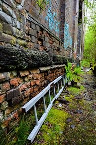 Stalybridgefoto's tweet photo. Taken at the old LNWR railway warehouse. This was built in 1885 and was part of the old #Millbrook railway sidings. The sidings where expanded in 1932 to bring coal to the #Hartshead power station, the old conveyor belt that carried the coal across the river &amp; canal still stands. https://t.co/jCxbMK3vn2