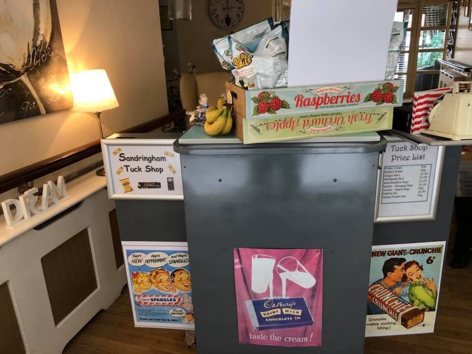 HomeSandringham's tweet photo. 🎈 Today our tuck shop is 1 year old!!!!! 🎈
Brought lots of smiles and sweet and savoury treats to the amazing Residents of Sandringham!!! 🍬 🍭 🥤 📰 🍫  it’s amazing how an old metal trolley can light up a room 😃@FourSeasonsHCUK @tpalmer321 @samjbright @Carolcousins3 https://t.co/a8fz6qeRO8
