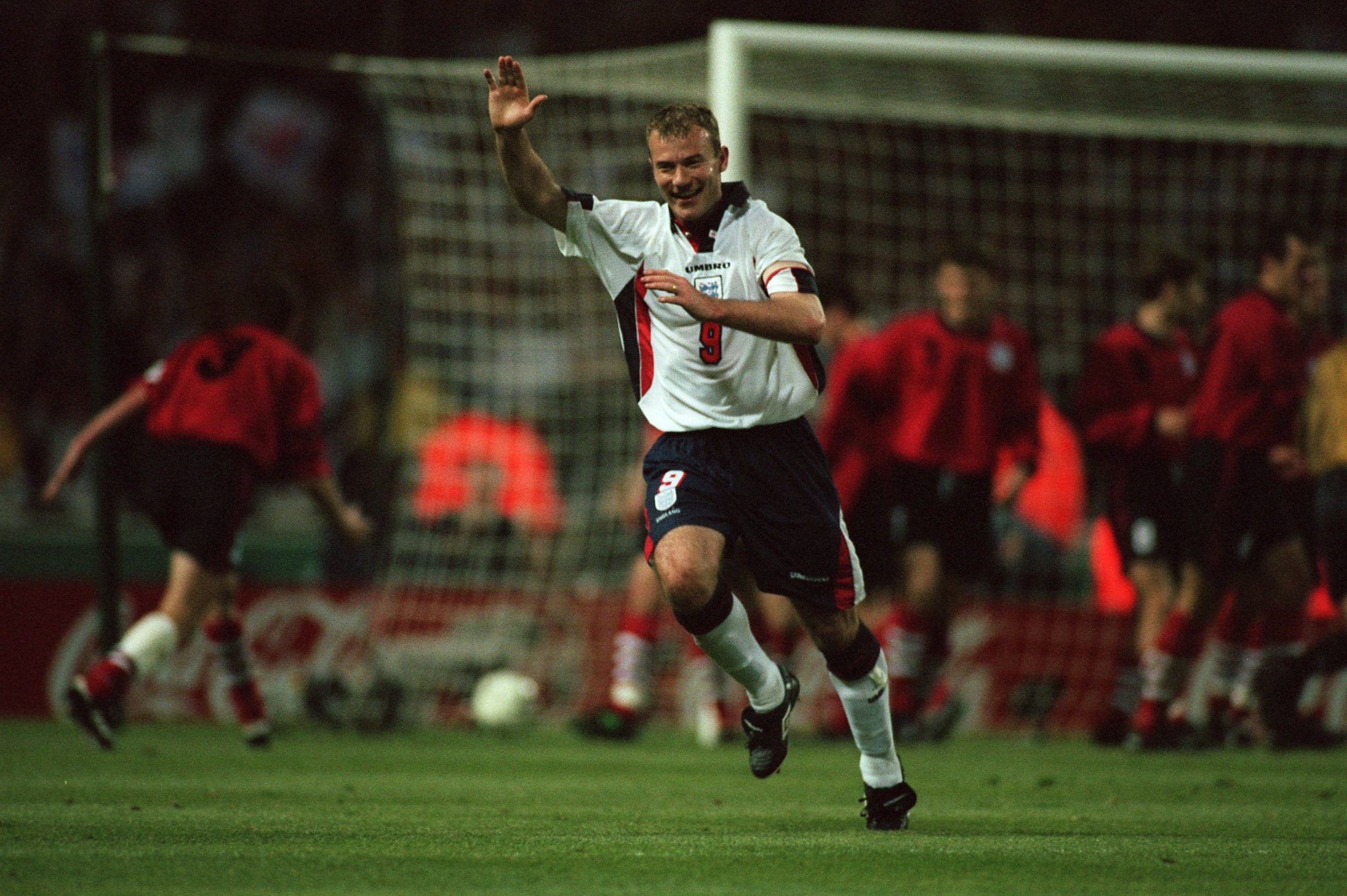 Happy birthday to all time top goalscorer, Alan Shearer Will there ever be a more iconic celebration?    