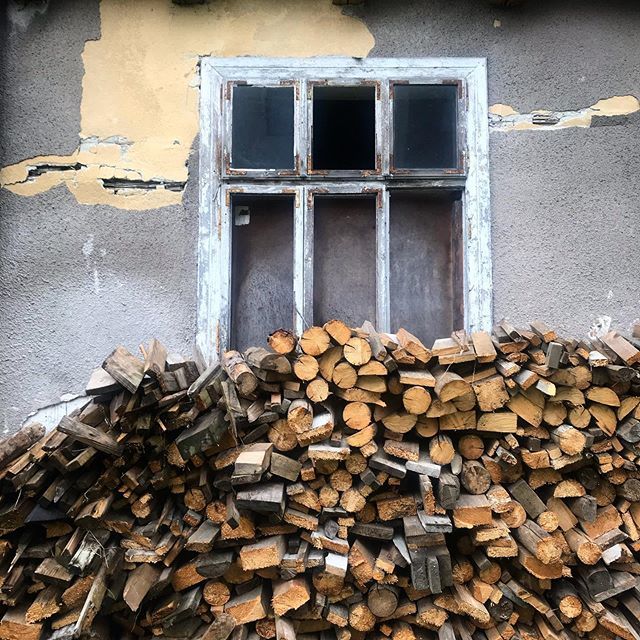 NorbertJot's tweet photo. #polska #poland #rabkazdroj #abandoned #rsa_windows #rsa_doorsandwindows #filthyfacades https://t.co/1FD2tkDwGO https://t.co/NPeAr16YHC