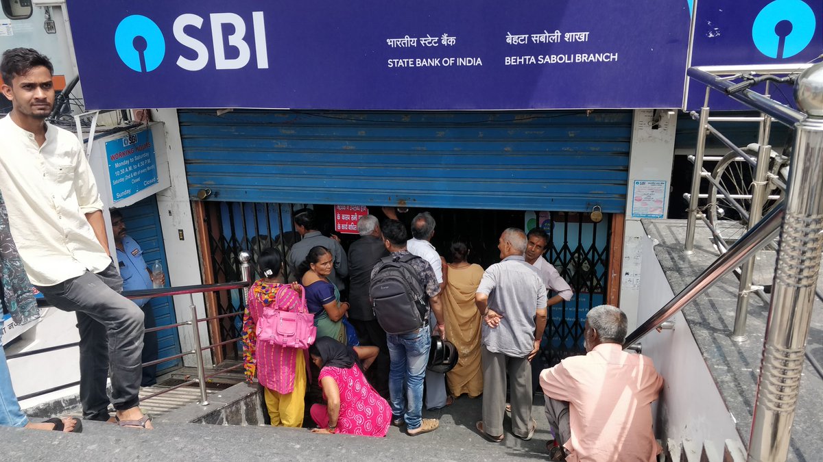 saurabhcam's tweet photo. #SBI #SBILucknow #GMSBI #GMSBILucknow #DigitalIndia #Governance SBI Behta Saboli Lucknow. 1:45PM, no work. Branch not ready to welcome customers. Cleaning happening. Inconvenience to customers, Aged, heat, loss of public time. #5trilliondollareconomy https://t.co/rWoLdAwBrY
