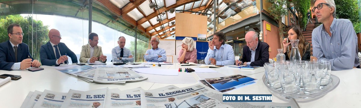 ilsecoloxix's tweet photo. #14agosto2019 Renzo Piano direttore per un giorno de Il Secolo XIX.
La riunione di redazione nel suo studio di #Vesima 🔽
LEGGI >> https://t.co/UX7wb2TyB4 https://t.co/N6ANADNlfV