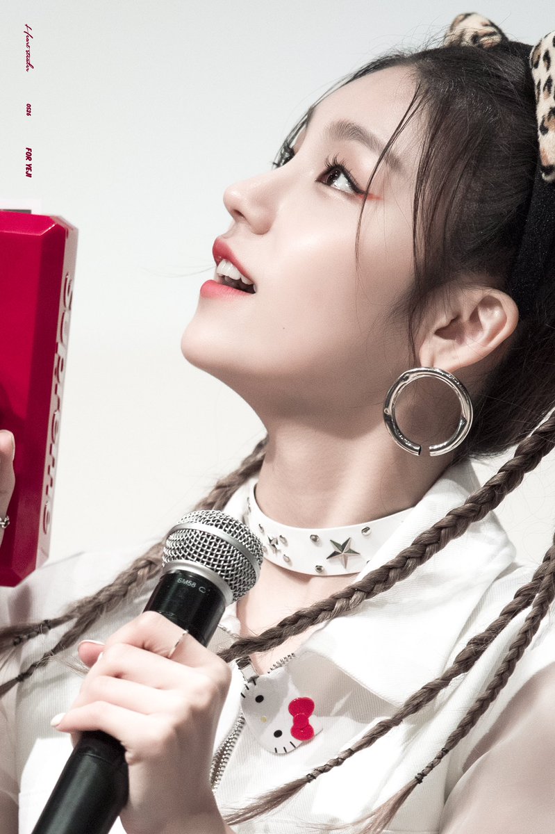 HeartStealer526's tweet photo. 190810 명동사인회

💘💘💘

#YEJI #예지 #황예지

#ITZY #있지
#ITzICY
#ITZY_COMEBACK https://t.co/esS0UoVAqp
