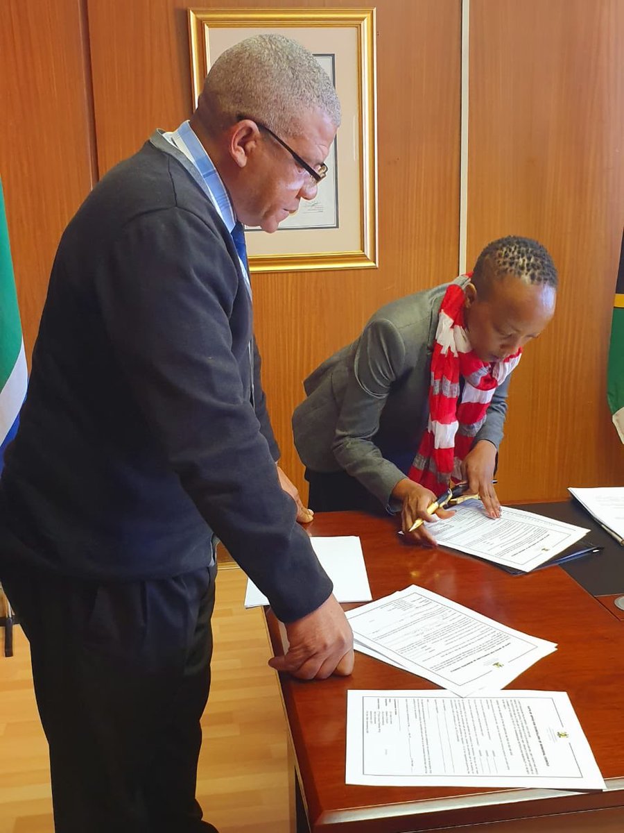 CoJSpeaker's tweet photo. Please join me in welcoming @Our_DA Cllr Lerato Mphefo. I have just concluded the swearing in ceremony, where she took an oath of office. She has committed to respect and uphold laws of the Republic of South Africa and to serve the @CityofJoburgZA to the best of her ability. https://t.co/pE0zhQ4EVn