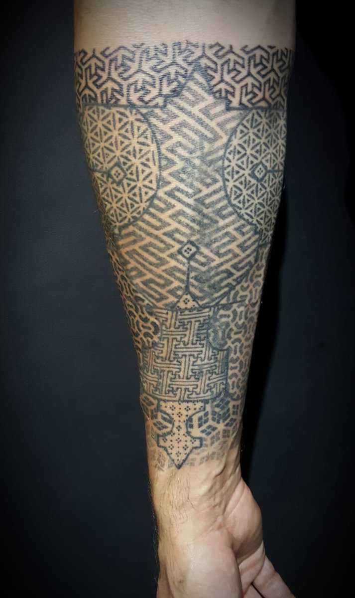 5thDimensionTat's tweet photo. Geometric sleeve from different angles... wraps all the way around! #Tattoo by Phred

0207 613 2736 /fifthdimensiontattoo@yahoo.co.uk

#vegantattoo #contemporarytattooing https://t.co/RGI8B64eHV