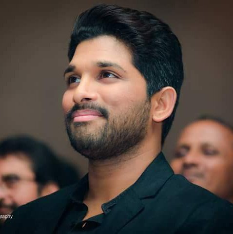 Arun143Bunny's tweet photo. Annaya #AA19Title #AA19UpdateTodayEvening #AA19UpdateAlert #AA19FirstLook annaya title kosam pichaa waiting https://t.co/9uHROsjcuq