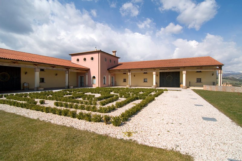 WineBehindLabel's tweet photo. Neville recently posted a new profile about the Valpolicella and Soave producer Tenuta Sant' Antonio. Make sure you read the full review here along with many others - https://t.co/9V8zYkxnhD  @TenutaSAntonio  #winebehindthelabelprofiles https://t.co/hRUHan74kU