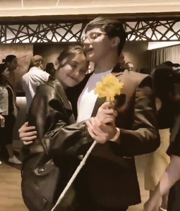 ellaaay_g's tweet photo. Stay inlove and unbothered, lovebirds 💙❣️ https://t.co/YaOn7u5vnU