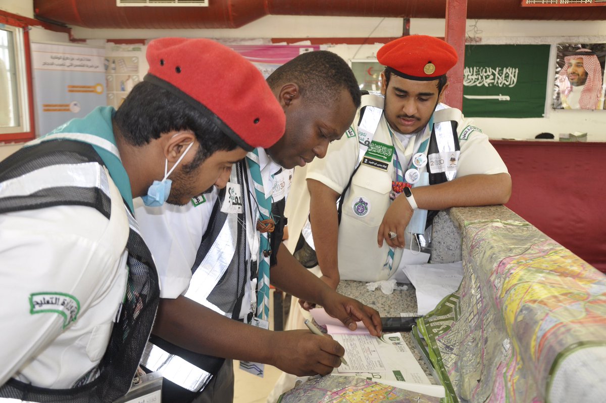 أنهت فرقة #كشافة_نادي_الوطن بقيادة القائد حسام بلال حيسي أعمالها في إرشاد الحجاج التائهين بعد أن قدمواخدمات جليلة في خدمة ضيوف الرحمن
#معسكر_منى_الوادي
 #معسكرات_الخدمة_العامة 
#جمعية_الكشافة_العربية_السعودية