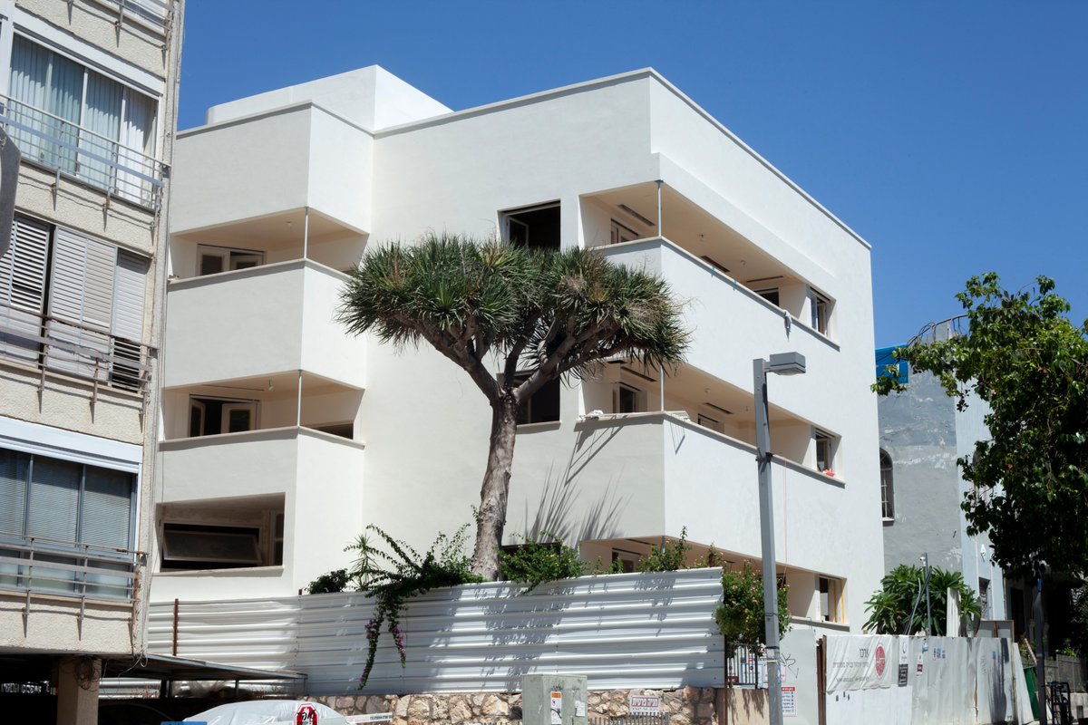 HausLiebling's tweet photo. סיור בוקר בבית ליבלינג, מרכז העיר הלבנה. נותרו עוד 37 יום לפתיחה של מרכז התרבות החדש של תל אביב!  https://t.co/9BNXAOJZpj https://t.co/e0AqszpUSY