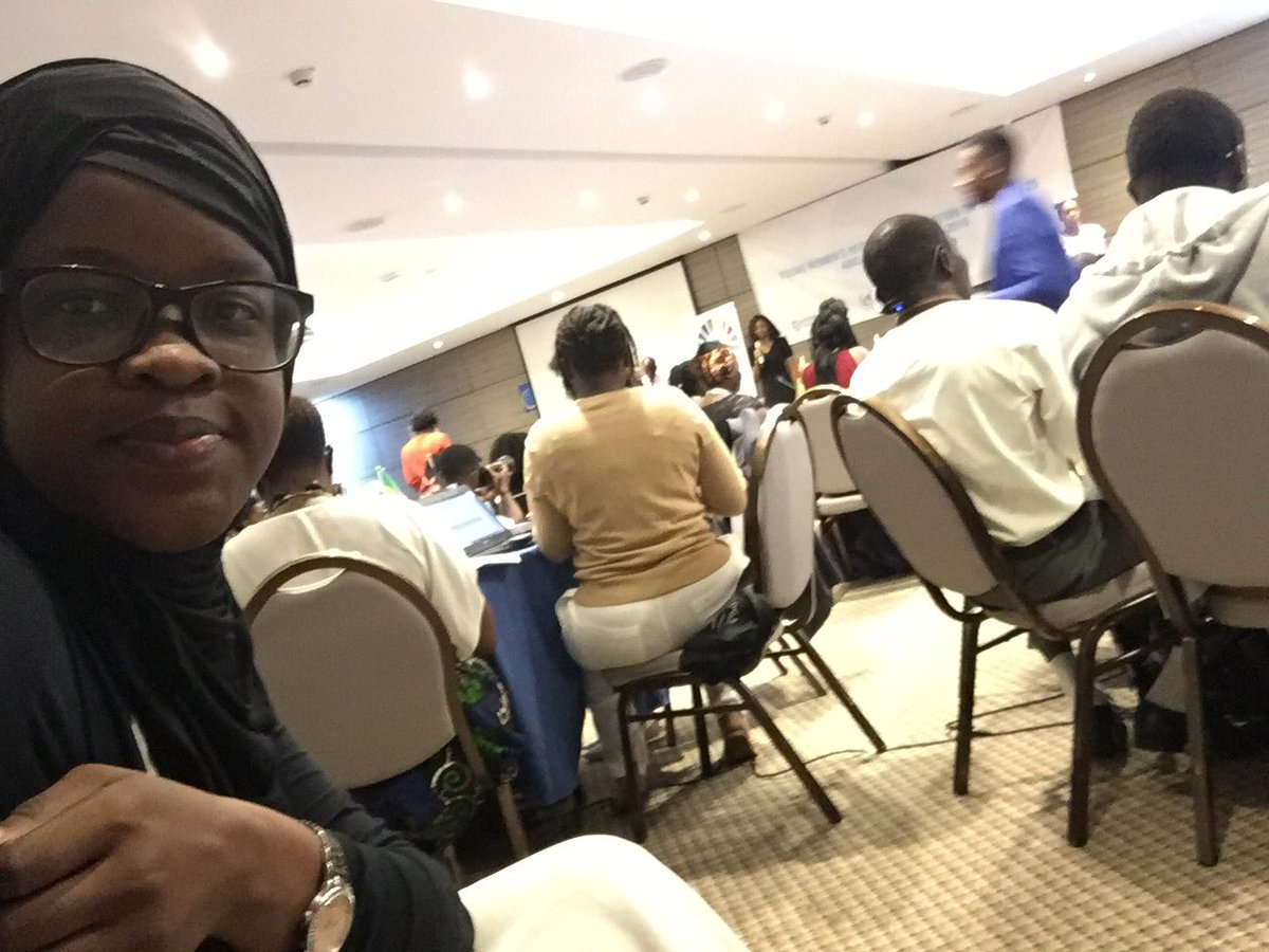 LoukiGirl's tweet image. Bonjour ! Nouvelle journée. Deuxième journée de la consultation régionale des jeunes femmes sur Beijing +25. On vient de finir un recap de la journée d’hier 😊 #GenerationEqualityAfrica