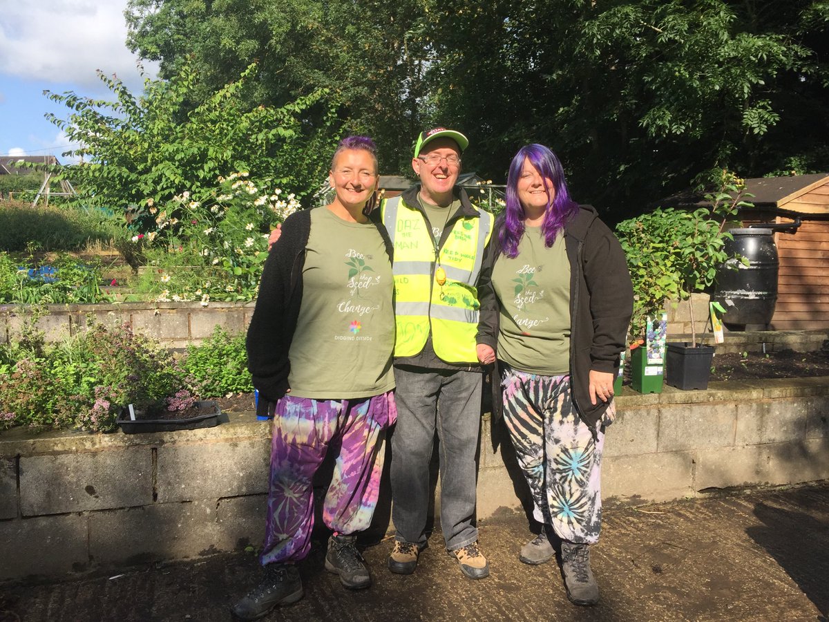 Lauramraymond's tweet photo. Down at #diggingdeeside @RainbowBizUK for @BBCRadioWales #NationalAllotmentWeek https://t.co/dFGXm71EJ9