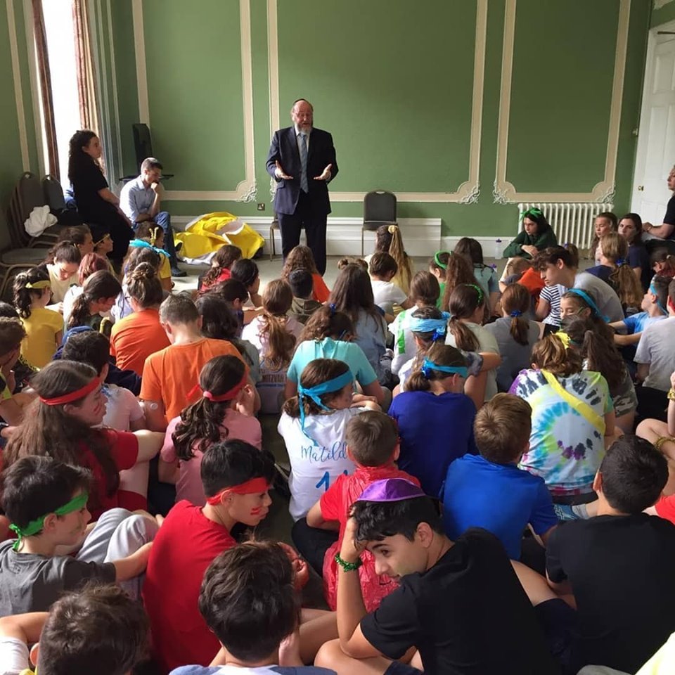 UnitedSynagogue's tweet photo. Yesterday, @TheTribeUK Camp Zev (Year 6) had a special visit from @chiefrabbi Mirvis and the children loved meeting and chatting with him!
Thank you Chief Rabbi for your visit to Tribe camp! #tribesummer19 #SummerCamp https://t.co/u0OX0d9rlg