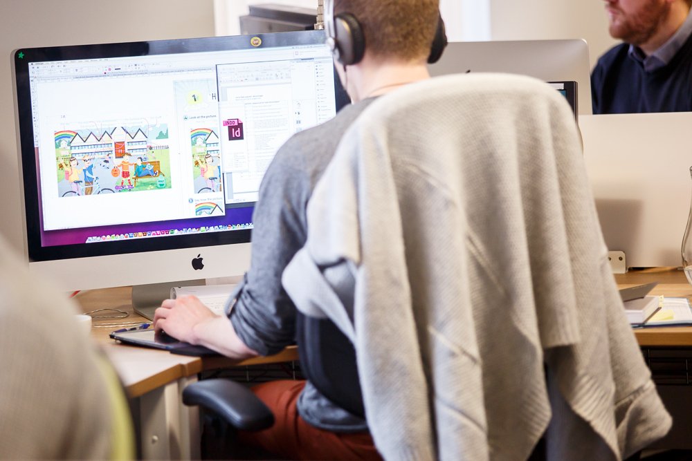 emcdesignltd's tweet image. Today is #lefthandersday - how many of you write with your left hand? We have 9 left handers here in our studio
#emcdesign #lefthandersday #design #designforpublishing #workinpublishing