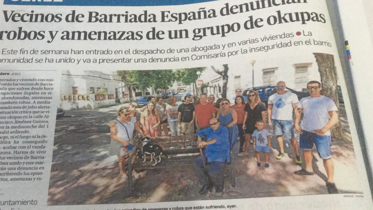 jesusxerez87's tweet photo. Hola @ciudadjerez  , tendréis la misma eficiencia al igual que en la subida de vuestros sueldos para que nos solucionéis estos problemas que estamos sufriendo los vecinos de esta zona? @_MamenSanchez esperamos una rápida actuación https://t.co/iiMQFC5F5m