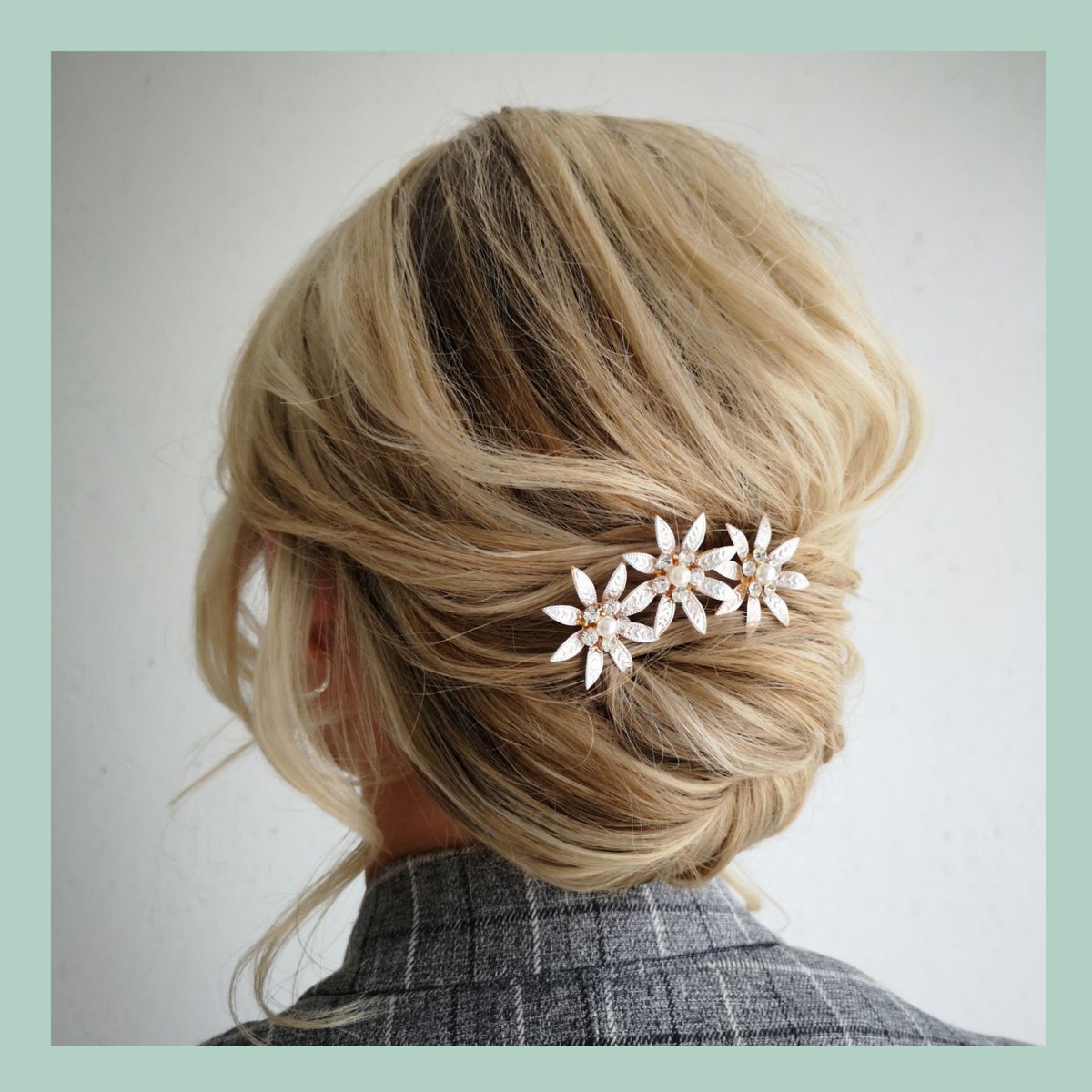 CWareDesigns's tweet image. Have you thought about hair pieces for your bridal hair? These gorgeous flower hair clips complete this luscious up do.

#withcharlotte

#bridalhairandmakeup #kentwedding #kentweddinghairandmakup #bridalhairup #hairstyling #bromley #kent #london #teambride