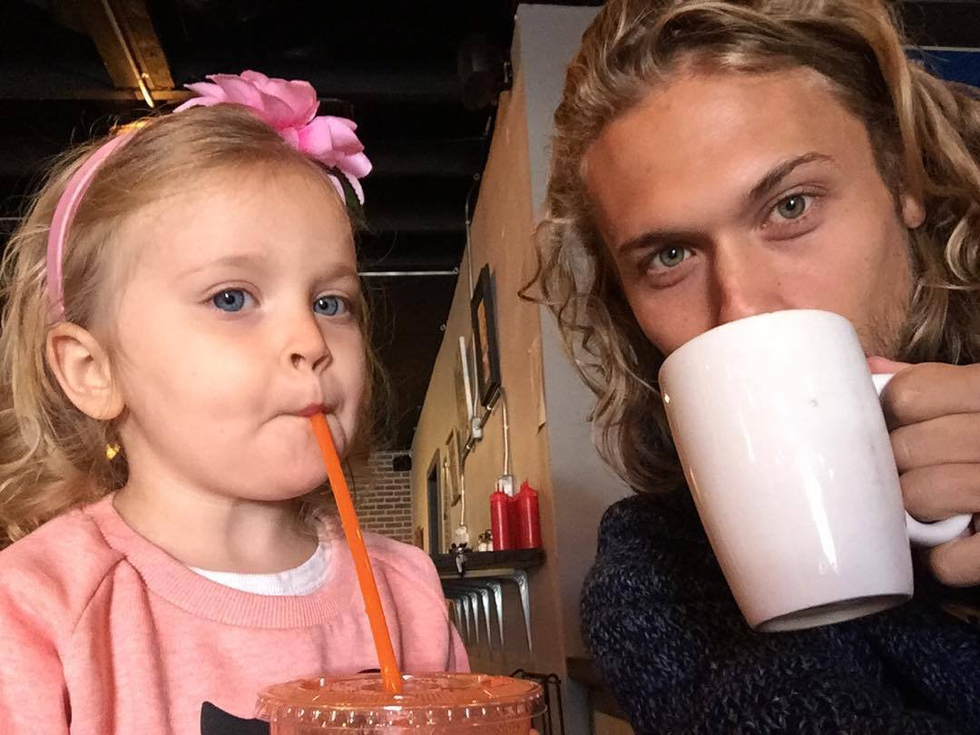 TylerRe_'s tweet photo. Dile hola a mamá. Que vea que estamos desayunando muy bien 
@SamanthaO_LW https://t.co/K8nh5wMf9a