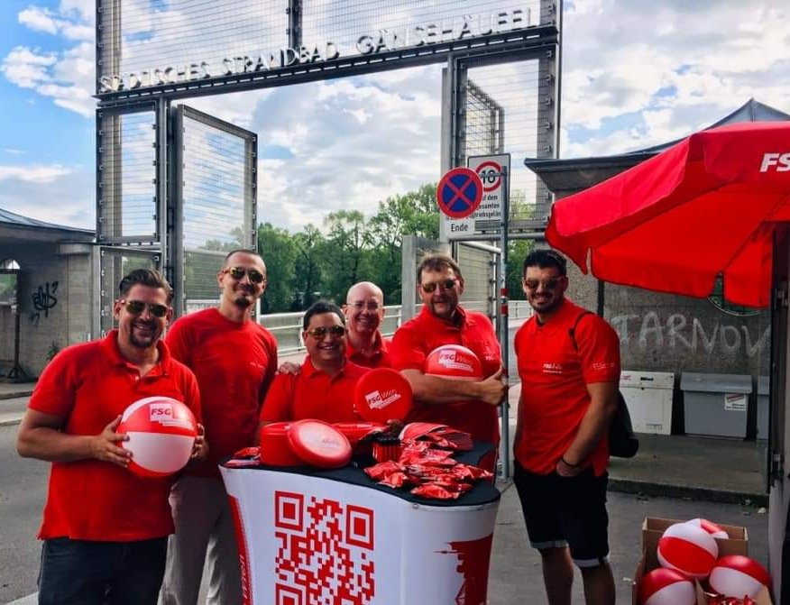 StephanSimek's tweet photo. Die #fsgsommertour geht weiter. Heute stand das Gänsehäufel am Programm. #fsgwien #fsgdöbling #fsg #Gemeinsam #simek_starkfürdich https://t.co/YoVt5xZ153