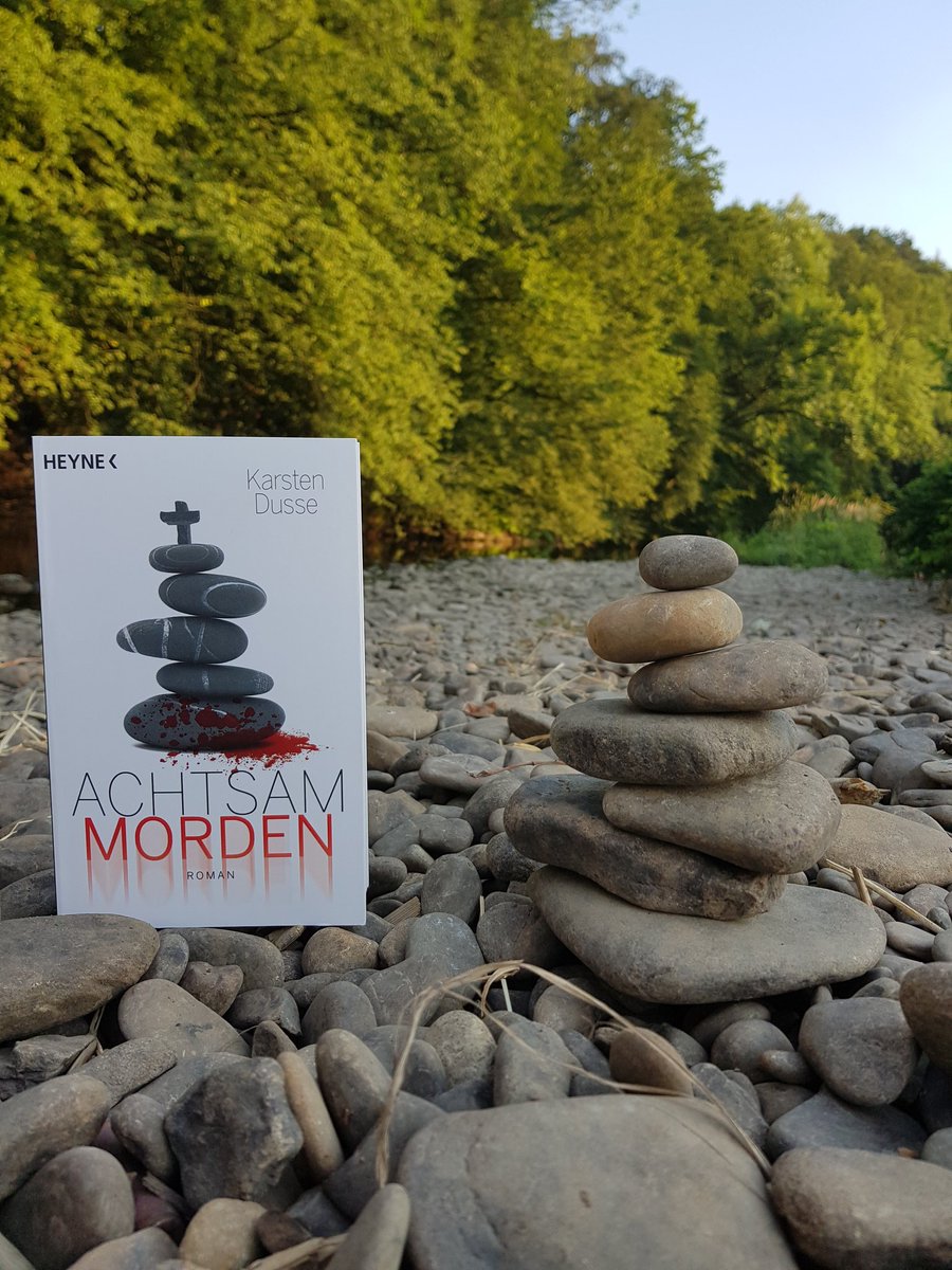 ricyliest's tweet photo. Ein etwas anderes Anwendungsbeispiel der Achtsamkeit...wer einen zum Schreien komischen Krimi lesen möchte, sollte sich mal "Achtsam Morden" ansehen. Meine Rezension gibts jetzt auf meinem Blog:
https://t.co/y9gxfmSLFr https://t.co/Ud5qYCZ8Vo