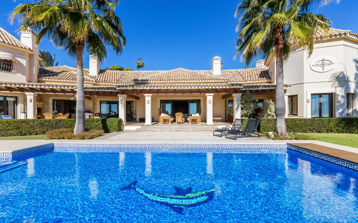 Lovely mature garden with pool that will invite for relax and meditation. Special features including: under floor heating, integrated interior security at Vega del Colorado Villa #onsale #Marbella