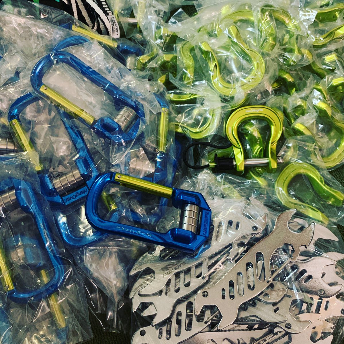 Gibbon_Gappai's tweet photo. Finally arrived❗️
So beautiful💎
今夜20時よりスラックラインリサーチにて販売開始!
#hangoverroyal #kingpin #highlinetool #slacktivity #slacklineresearch #slacklife #スラックライン #ハイライン #ロングライン #ロデオライン #スラックラインリサーチ https://t.co/3ffLnzhXvU