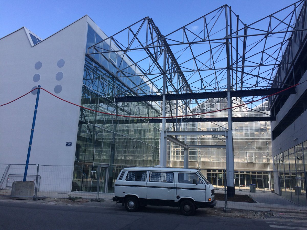 SoizicHuchet's tweet photo. Rentrée des classes J2 : halle 6 Ouest, dernière ligne droite avant inauguration @UnivNantes @franckytrichet @jlouikerouanton https://t.co/9XyojGG1A3