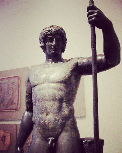 antinousgaygod's tweet photo. 13 Aug is #InternationalLeftHandersDay! #Antinous loves #lefties. #Antinoos loves #righthanders too. His love is #ambidextrous! #LeftHandersDay https://t.co/zW8qOVpDxB