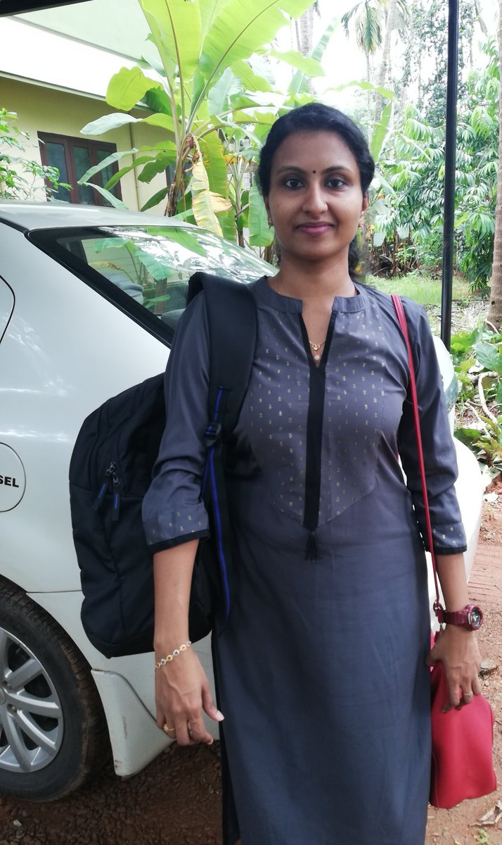 shinu07's tweet photo. വയനാട്ടിലേക്ക് പോകുന്നു. കുറച്ചു ദിവസം അവിടെയുണ്ടാകും. മേപ്പാടി - പുത്തുമല ക്യാമ്പിലുണ്ടാകും.
എന്റെ മകളെക്കാൾ എന്നെ ഈ സമയത്തു അവിടുത്തെ ജനങ്ങൾക്ക് ആവശ്യമുണ്ട്.. 
തൃശൂർ - വയനാട് റൂട്ടിൽ കുഴപ്പമൊന്നുമുണ്ടാകരുതെ എന്നു പ്രതീക്ഷിച്ചു ഇറങ്ങുന്നു..
ഡോ. ഷിനു ശ്യാമളൻ https://t.co/0v7uFM2xel
