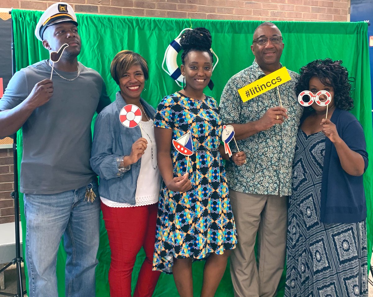 saratealreader's tweet photo. Leadership is on deck for CCS ELA! โค๏ธ๐๐๐ณโ๏ธ#ccsleads #litinccs @ccssecondaryed @CumberlandCoSch @lucille_lazare https://t.co/UQHH13AG1v