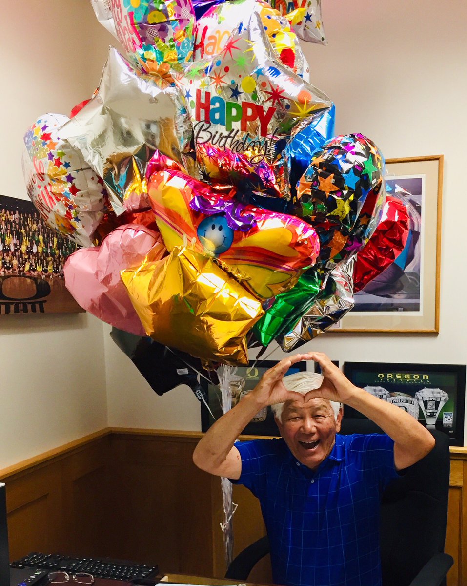 OregonDuckTix's tweet photo. Happy Birthday to the one &amp; only Herb Yamanaka❗️
🎂 🎈 
A staple in the athletic department for 68+ years‼️

#GoDucks 🦆 https://t.co/YELRDkotbd