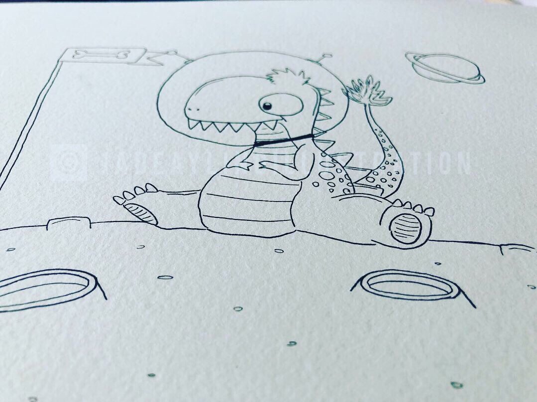 Greenemerald102's tweet photo. New character I’ve been working on  for a book this week..🤔 

#dinosaurillustration #dinosaur #alien #aliendinosaur #illustration #childrensbooks #childrensillustration #kidsillustration #space #characterdesign #characterillustration #ink #characterillustrations #art #artist https://t.co/vwKnOxSO6Q