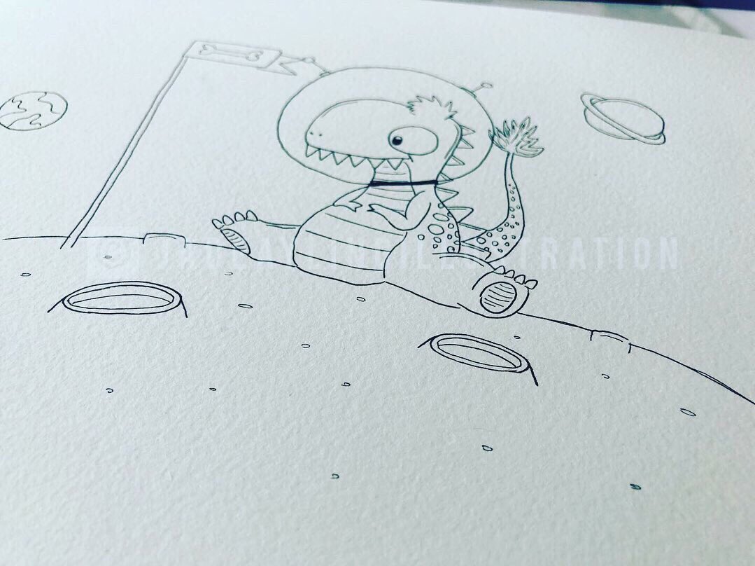 Greenemerald102's tweet photo. New character I’ve been working on  for a book this week..🤔 

#dinosaurillustration #dinosaur #alien #aliendinosaur #illustration #childrensbooks #childrensillustration #kidsillustration #space #characterdesign #characterillustration #ink #characterillustrations #art #artist https://t.co/vwKnOxSO6Q