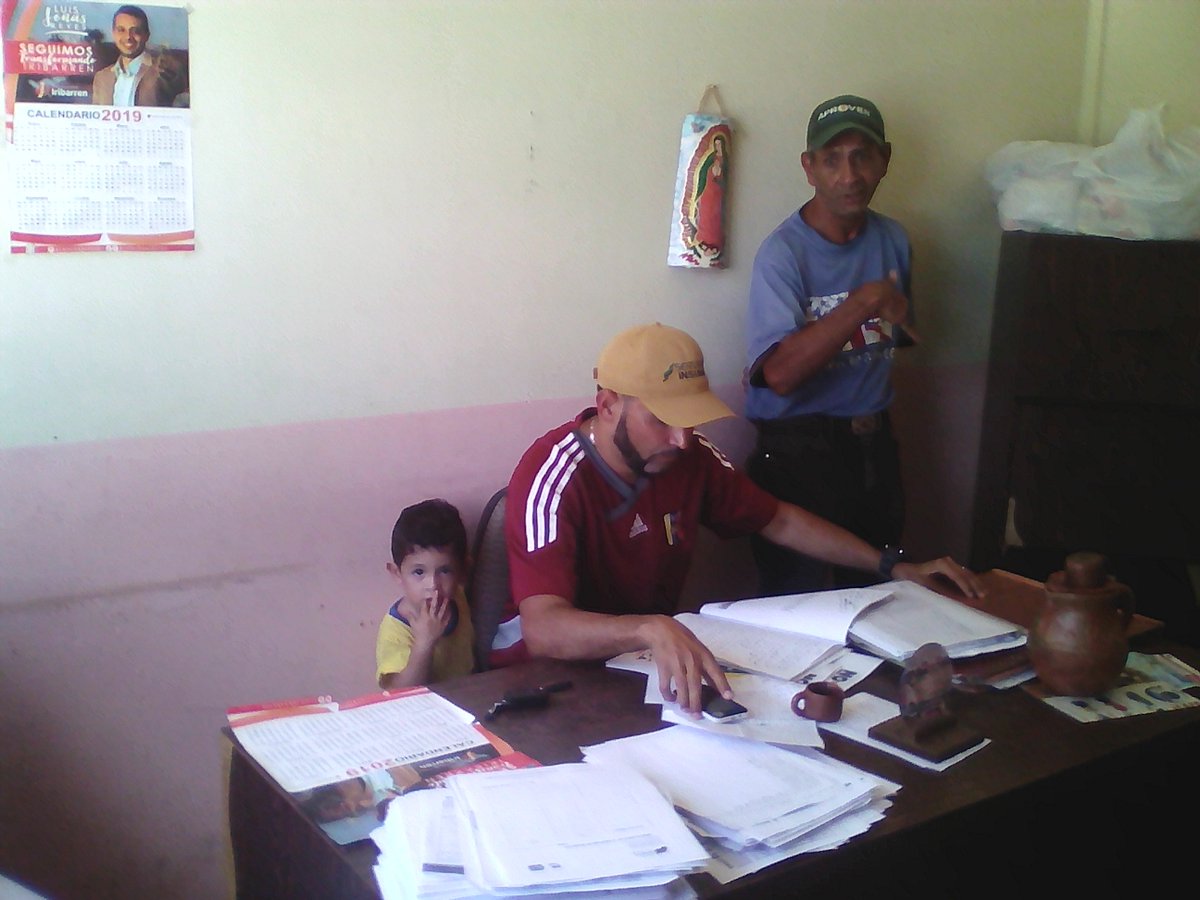 SomosAfa's tweet photo. #12 de agosto reunión del secretariado parroquial @somosafa, la junta parroquial y todas las organizaciones e instituciones para la organizacion y recopilacion de las agendas de trabajo para la semana del 12/08/19 al 17/08/19 https://t.co/y5EY6B2Lwj