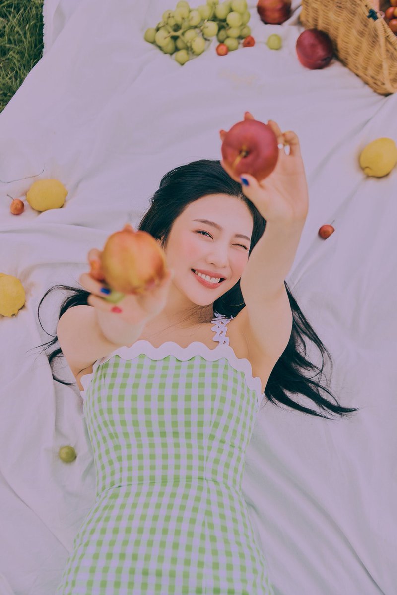 red_reveluvbaby's tweet photo. ピクニックバスケット🧺
5人でそれぞれ違うエリアのコンセプトで撮影してたら面白いかも😚 https://t.co/OgWbObUDSb