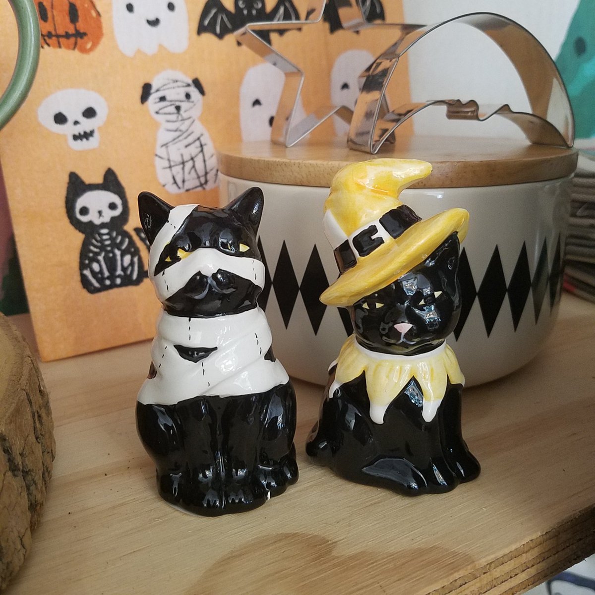 What do you call a black cat on #Halloween?  A #Scare-de-cat!!!  [pictured: #Spooky &amp; Adorable Salt &amp; Pepper Shakers] #lovelexva #carytownrva #downtownroanokeva
