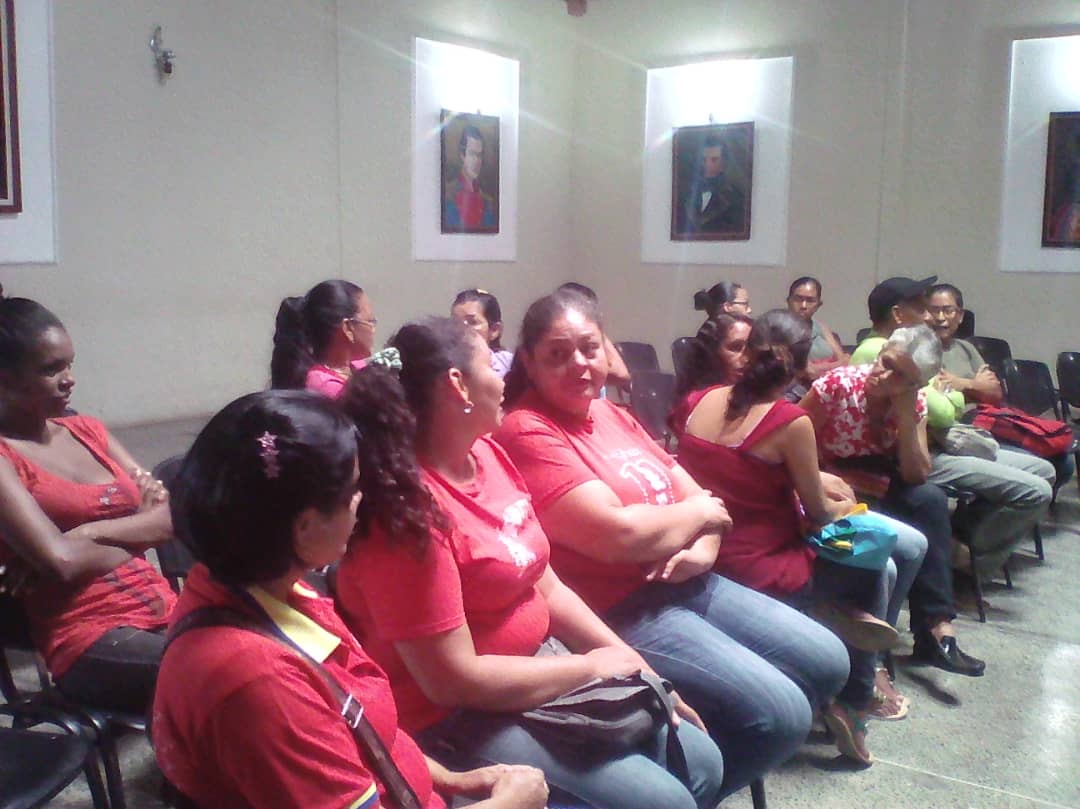Vtiby's tweet photo. Foro sobre el VI Aniversario de las Misiones y Grandes Misiones. En San Sebastian #VenezuelaUnidaYEnBatalla @NicolasMaduro @psuvaristobulo @RMarcoTorres @leoalvacabrera @RibasAragua @DhelizAlvarez @lisbenig @solyosmig https://t.co/ToVzFgumbd