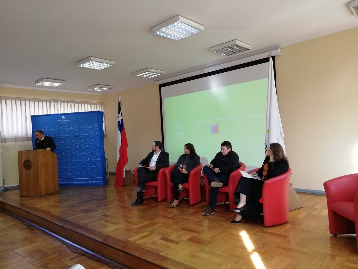 Representantes de empresas, comunidades y otros actores en panel de seminario el que se entrega recomendaciones sobre articulación público privada para el desarrollo territorial <a href="/aminerals/">Antofagasta Minerals</a> <a href="/AngloAmerican/">Anglo American</a> <a href="/SomosChoapa/">Somos Choapa</a> <a href="/ProTilTil/">Pro Tiltil</a> <a href="/RedEAmerica/">RedEAmérica</a> <a href="/dmlynarz/">Danae Mlynarz Puig</a> <a href="/ProyectoIDT/">Proyecto IDT</a>