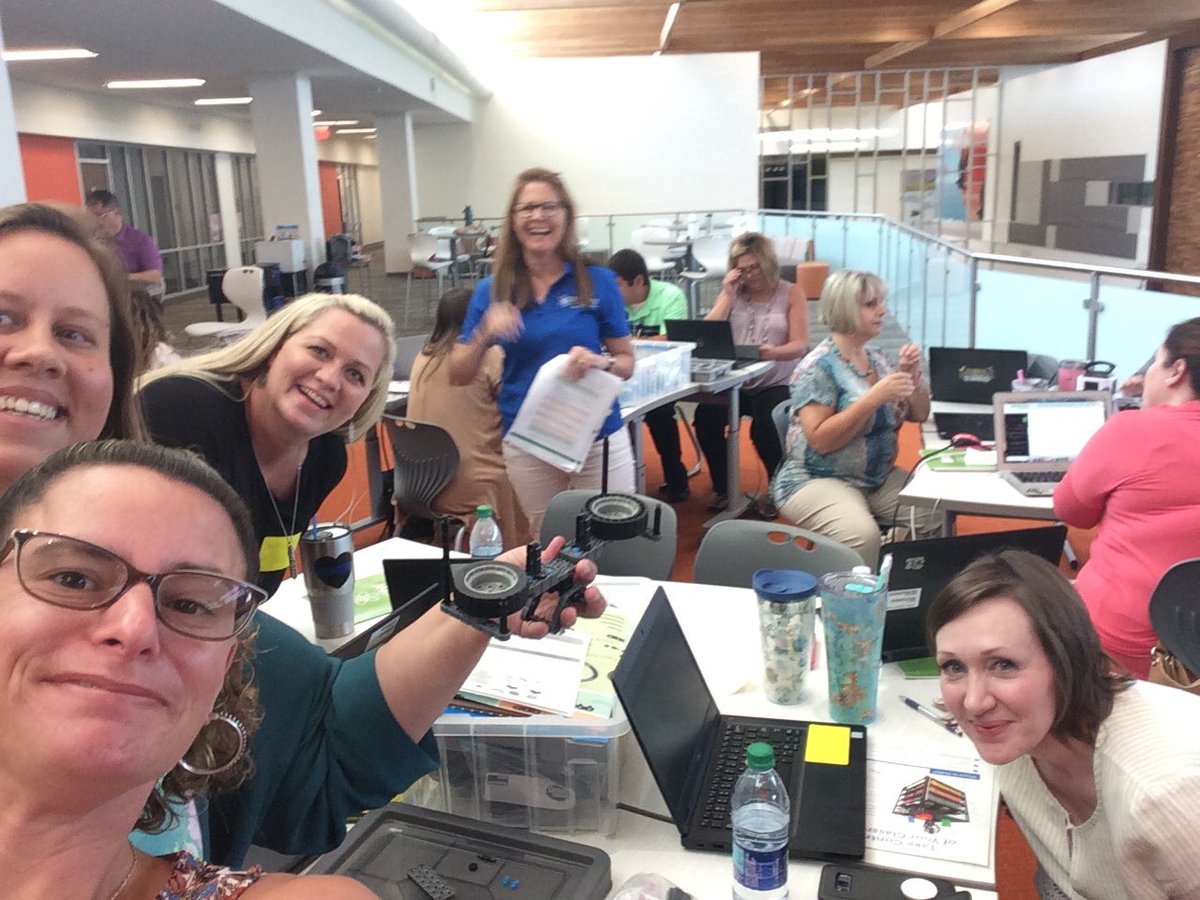 ErinRusseEllis's tweet photo. It’s so much fun sitting in th student’s place to create simple machines with the VEX kits for #PLTW #HCSSTEM #HCSPLTW https://t.co/DoAVTqkinT