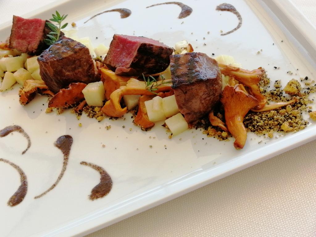 LaConsiglieria's tweet photo. .@VisitTrentino -
...quando i pranzi sono una @favola #casteltoblino @guideMichelinFR tataki di #manzo e #coregone chef #michelebridi
@Toblinobike @trentodoc @FerrariTrento @Trentin0 @VoceDelTrentino @TrentinoTV @TrentinoTiAmo @TrentinoTravel @paoloigna1 @Barbaga3Gaetano https://t.co/wBVERJhW3l