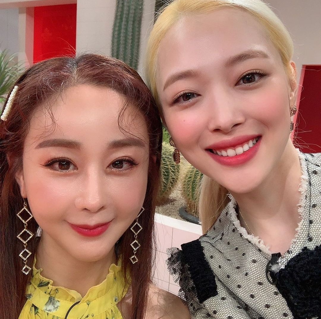 SULLIXYA's tweet photo. 함소원, 진화님 인스타에 설리 https://t.co/IJSI0nzKkQ