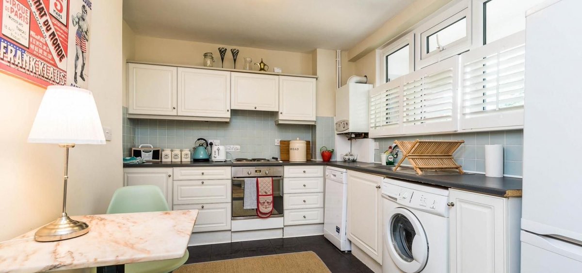 HelloGuest tweet media